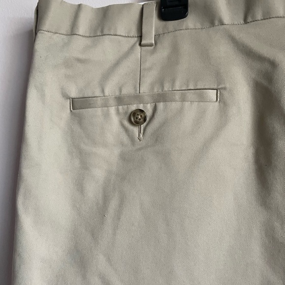Roundtree & Yorke Men’s  khaki slacks Size 40x32 - Picture 8 of 10